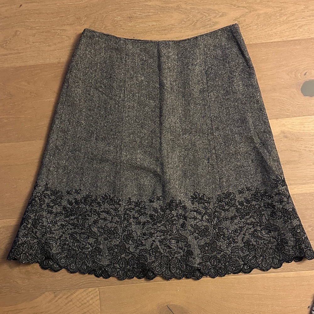 Ann Taylor Wool Embroidered Elegant Gray Skirt Sz 6